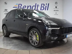 Svart Begagnad 2017 Porsche Cayenne S E-Hybrid Platinum Edition SUV | 456 500 kr (Dyr)