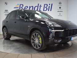 Svart Begagnad 2017 Porsche Cayenne S E-Hybrid Platinum Edition SUV | 439 500 kr (Marknadspris)