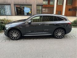 Grå Begagnad 2021 Mercedes EQC400 AMG line SUV | 429 000 kr