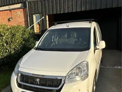 Vit Begagnad 2017 Peugeot Partner Minibuss | 71 000 kr (Superpris)