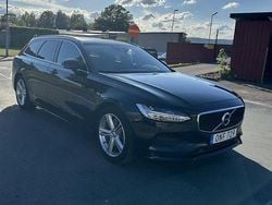 Svart Begagnad 2019 Volvo V90 Momentum Kombi | 214 900 kr (Marknadspris)