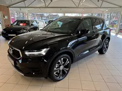 Svart Begagnad 2019 Volvo XC40 Momentum SUV | 309 900 kr (Marknadspris)