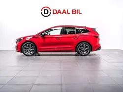 Röd Begagnad 2022 Skoda Enyaq iV SportLine SUV | 418 700 kr (Superpris)