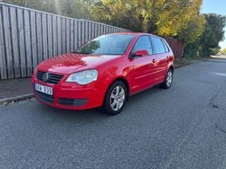 Röd Begagnad 2008 VW Polo Comfortline Halvkombi | 29 900 kr (Marknadspris)