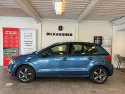 Blå Begagnad 2015 VW Polo Halvkombi | 74 900 kr (Marknadspris)