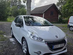 Vit Begagnad 2012 Peugeot 208 Halvkombi | 53 500 kr (Lite dyr)