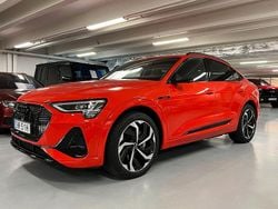 Röd Begagnad 2021 Audi Q8 e-tron S-Line SUV | 559 000 kr