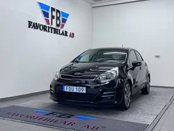 Svart Begagnad 2015 Kia Rio Halvkombi | 99 500 kr (Marknadspris)