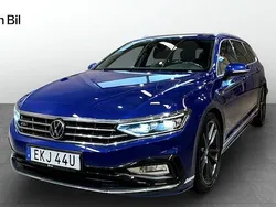Blå Begagnad 2021 VW Passat R-line Kombi | 299 900 kr (Marknadspris)