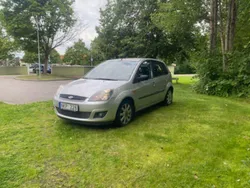 Grå Begagnad 2007 Ford Fiesta Halvkombi | 24 000 kr (Marknadspris)