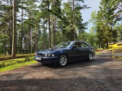 Blå Begagnad 2000 BMW 540 M Sport Kombi | 70 000 kr