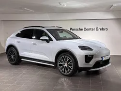 Ljusgrå Ny 2025 Porsche Macan SUV | 1 233 500 kr (Lite dyr)