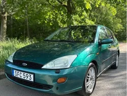 Grön Begagnad 2001 Ford Focus Halvkombi | 12 900 kr (Marknadspris)