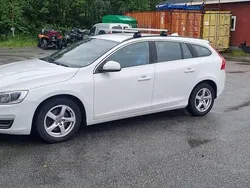 Vit Begagnad 2015 Volvo V60 Momentum Kombi | 95 000 kr (Bra pris)