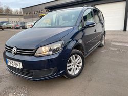 Mörkblå Begagnad 2013 VW Touran Minibuss | 74 900 kr (Marknadspris)