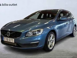 Blå Begagnad 2015 Volvo V60 Summum Kombi | 144 900 kr (Marknadspris)