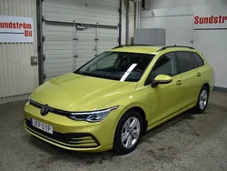 Gul Begagnad 2021 VW Golf VIII Kombi | 239 900 kr (Marknadspris)