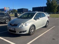 Silver Begagnad 2007 Toyota Auris Halvkombi | 27 000 kr (Superpris)