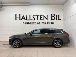 Mörkgrå Begagnad 2018 Volvo V90 Momentum Kombi | 289 000 kr (Marknadspris)
