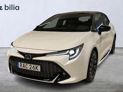 Vit Begagnad 2023 Toyota Corolla Hybrid Sport Halvkombi | 299 900 kr