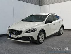 Vit Begagnad 2014 Volvo V40 CC Summum Kombi | 129 800 kr (Marknadspris)