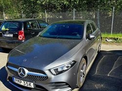 Begagnad 2022 Mercedes A250 Halvkombi | 304 900 kr (Marknadspris)