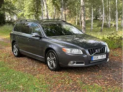 Grå Begagnad 2011 Volvo V70 Momentum Kombi | 50 000 kr (Marknadspris)