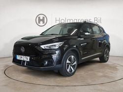 Svart (pebble black) Begagnad 2022 MG ZS Luxury Sedan | 219 900 kr (Bra pris)