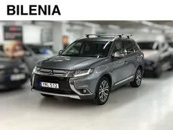 Grå Begagnad 2017 Mitsubishi Outlander SUV | 177 900 kr (Marknadspris)