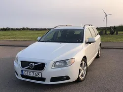 Vit Begagnad 2013 Volvo V70 Momentum Kombi | 64 000 kr (Marknadspris)