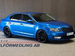 Blå Begagnad 2014 Skoda Octavia Ambition Halvkombi | 99 900 kr (Lite dyr)