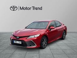 Röd Begagnad 2022 Toyota Camry Hybrid Executive Sedan | 339 000 kr (Marknadspris)