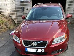 Röd Begagnad 2013 Volvo V70 Summum Kombi | 127 000 kr (Marknadspris)