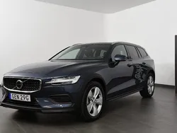 Mörkblå Begagnad 2024 Volvo V60 CC Core Kombi | 409 800 kr (Bra pris)