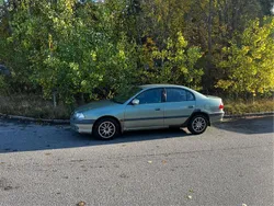 Grön Begagnad 2000 Toyota Avensis Sedan | 12 500 kr (Bra pris)
