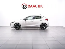Vit Begagnad 2023 Mazda 2 Homura-Line Halvkombi | 209 700 kr (Marknadspris)