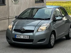 Grå Begagnad 2009 Toyota Yaris Halvkombi | 49 900 kr (Marknadspris)