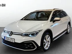 Vit Begagnad 2023 VW Golf Alltrack Kombi | 351 500 kr (Marknadspris)