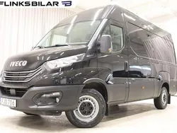 Svart Begagnad 2022 Iveco Daily Van | 399 900 kr (Superpris)