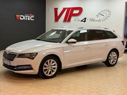 Vit Begagnad 2023 Skoda Superb Business Line Kombi | 318 800 kr (Bra pris)