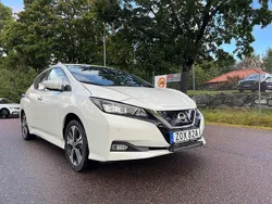 Vit Begagnad 2021 Nissan Leaf 360º Halvkombi | 174 900 kr (Marknadspris)