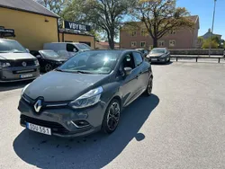 Mörkgrå (grå) Begagnad 2018 Renault Clio IV Urban Halvkombi | 109 000 kr (Marknadspris)