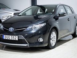 Svart Begagnad 2013 Toyota Auris Hybrid Active Halvkombi | 134 500 kr (Marknadspris)