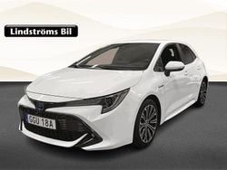 Vit Begagnad 2019 Toyota Corolla Hybrid Style Halvkombi | 229 900 kr (Marknadspris)