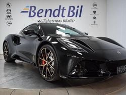 Svart (cosmos black) Ny 2025 Lotus Emira Sportkupé | 1 535 000 kr