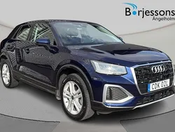 Navarrablå metallic Begagnad 2024 Audi Q2 Advanced Plus SUV | 299 000 kr (Marknadspris)