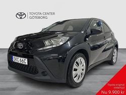 Svart Begagnad 2022 Toyota Aygo X Play SUV | 169 900 kr (Marknadspris)
