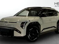 Grön (green) Ny 2025 Kia EV3 GT-Line SUV | 552 870 kr