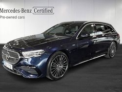 Mörkblå (blue) Begagnad 2025 Mercedes E300 Advanced Plus Kombi | 749 900 kr (Marknadspris)