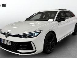Vit Begagnad 2024 VW Passat R-line Kombi | 435 000 kr (Dyr)